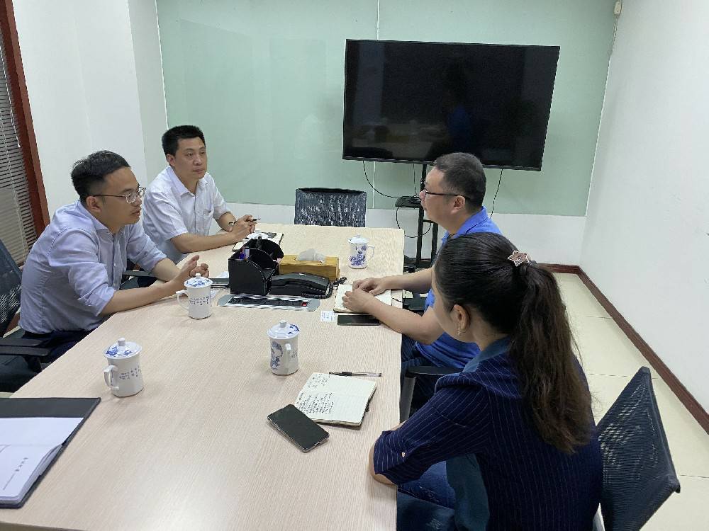 无锡市工信局领导来哈尔滨伟泽环境科学研究与咨询有限公司科技开展“三联三解”活动